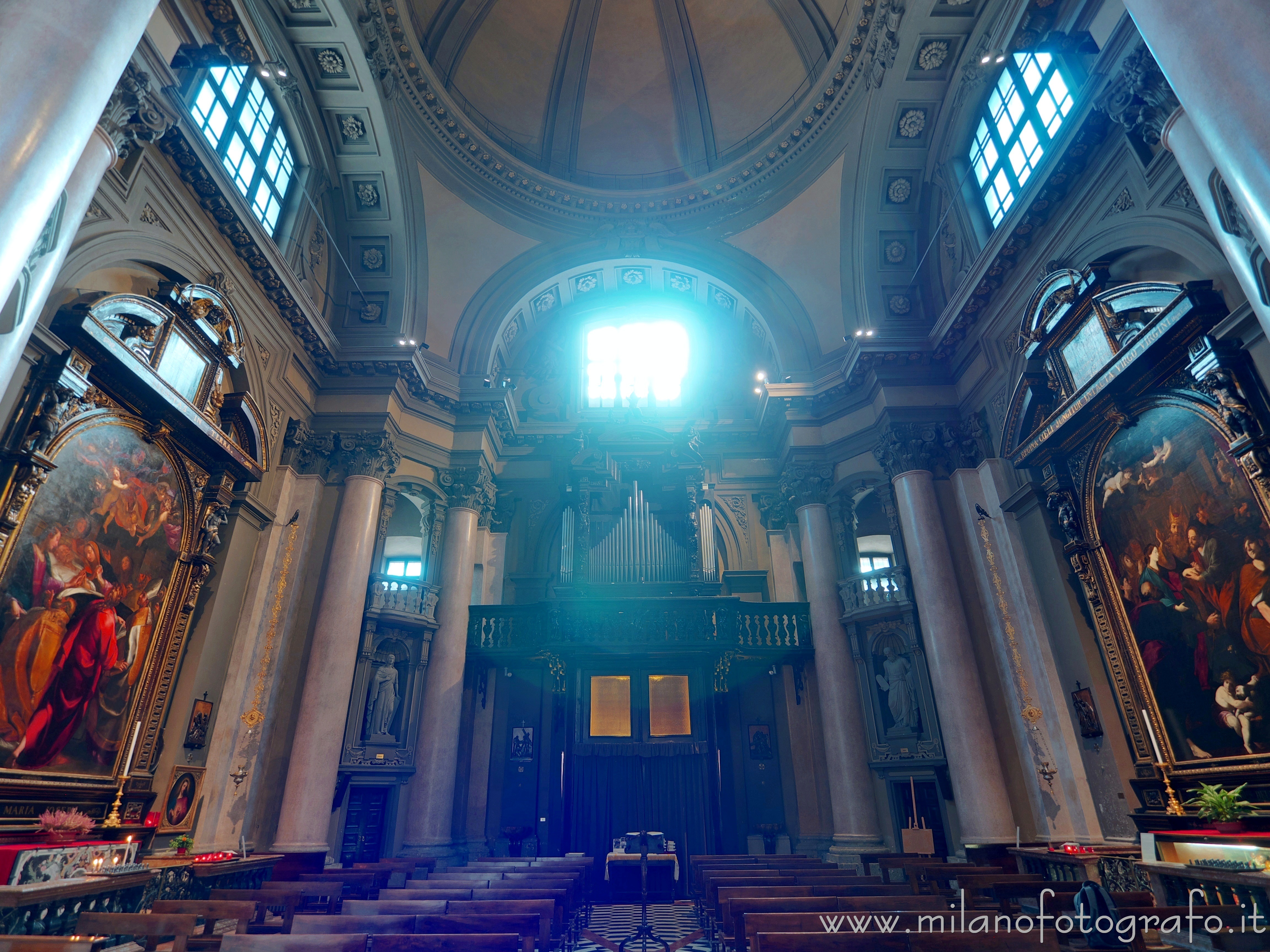 Milano - Navata della Chiesa di San Giuseppe